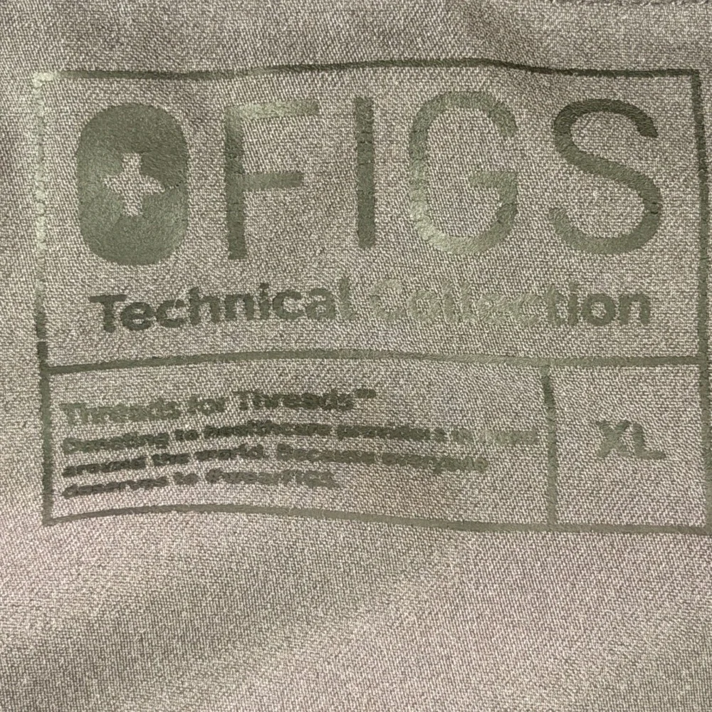 FIGS Technical Collection Scrub Pants Men XL Gray Cargo Pocket Drawstring